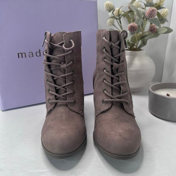Madden Girl Tell Lace Up Block Heel Ankle Booties Dark Taupe Women's 7.5 NWB - Picture 6 of 10